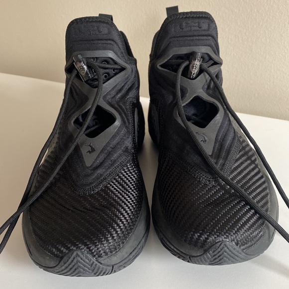 LeBron Soldier 14 Sneakers - Picture 2 of 8